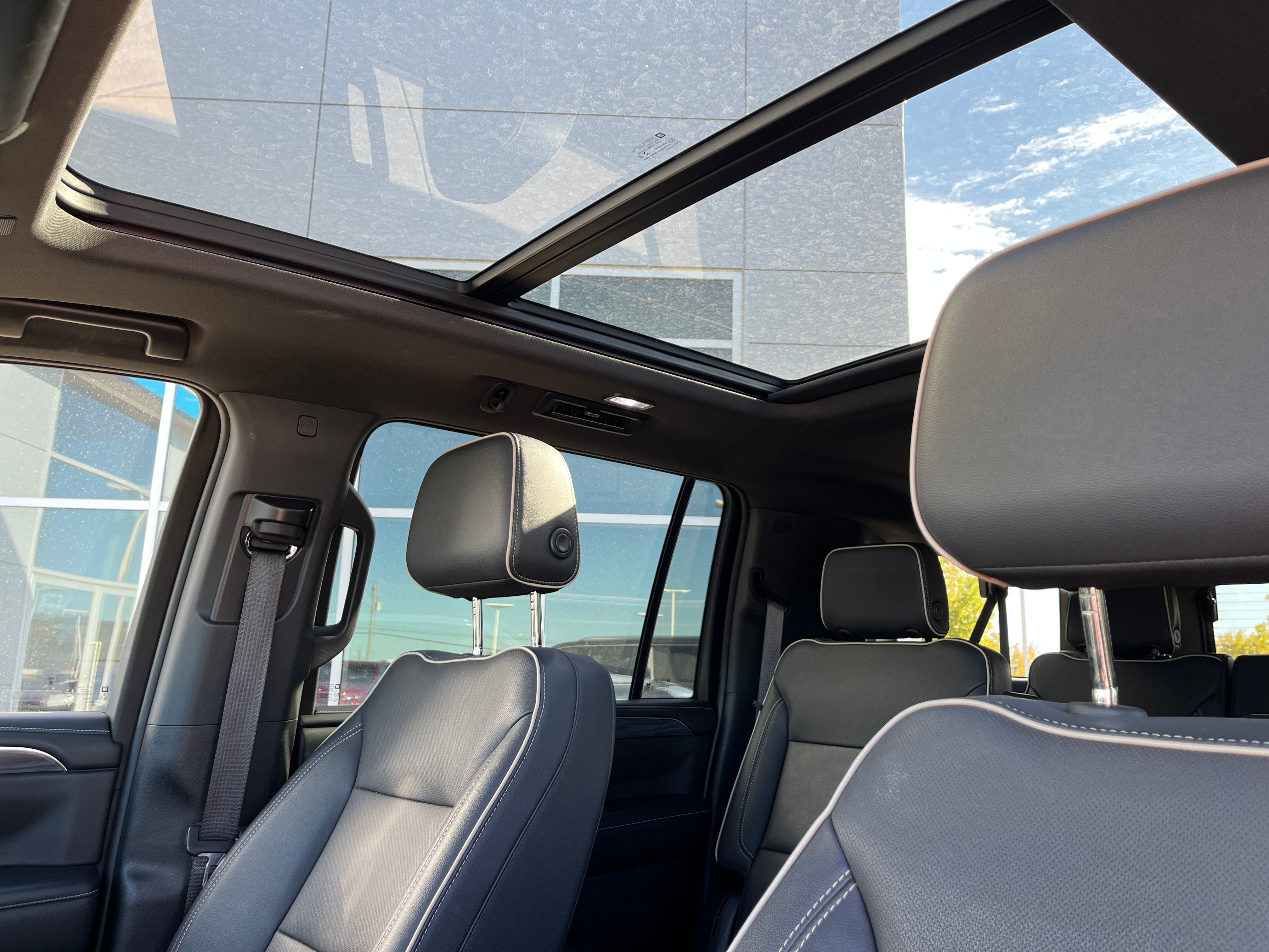2022 GMC Yukon XL SLT