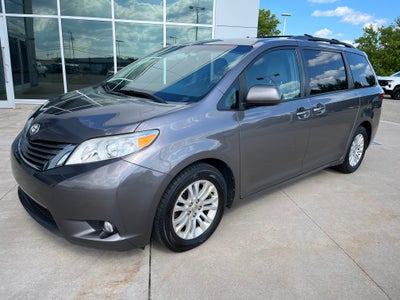 2016 Toyota Sienna XLE