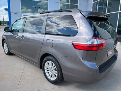 2016 Toyota Sienna XLE