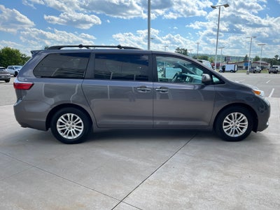 2016 Toyota Sienna XLE